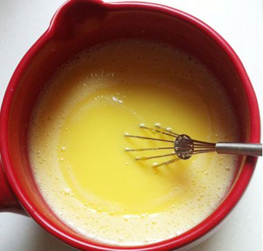 Cách làm kem vani táo đỏ ngon mát rượi-hình số-4
