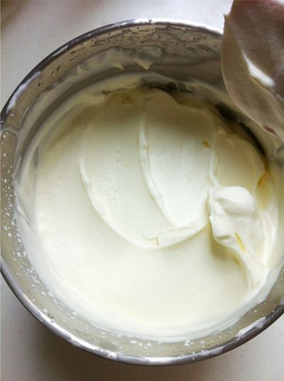 Cách làm kem vani táo đỏ ngon mát rượi-hình số-6