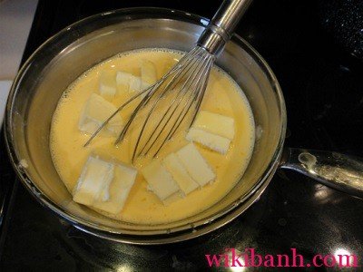 Cách làm bánh bông lan cuộn kem thơm ngon-hình số-3