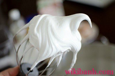 Cách làm bánh bông lan cuộn kem thơm ngon-hình số-5