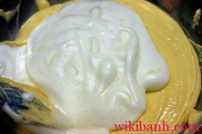 Cách làm bánh bông lan cuộn kem thơm ngon-hình số-6