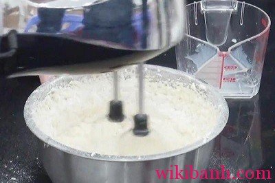 Cách làm bánh bông lan bơ nho bằng nồi cơm điện-hình số-6