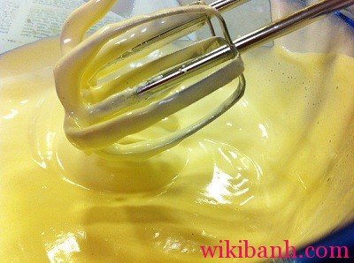 Cách làm bánh bông lan kem sữa tươi siêu ngon-hình số-4