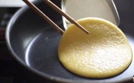 Cách làm pancake trứng gà thơm béo ngon miệng-hình số-5